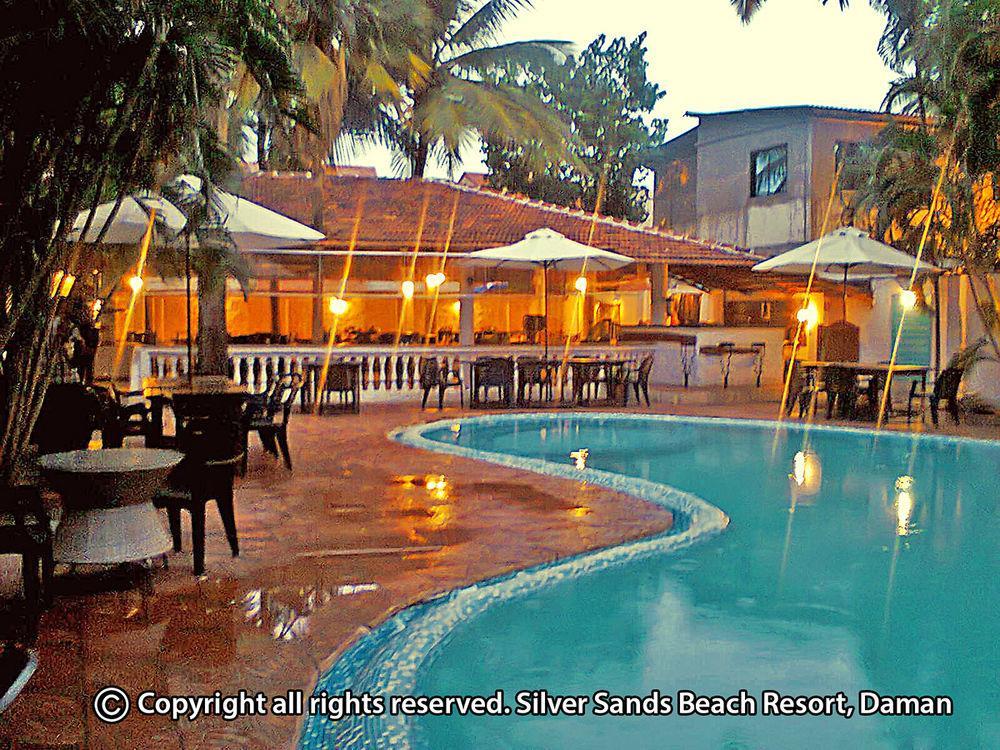 Silver Sands Beach Resort Daman Luaran gambar