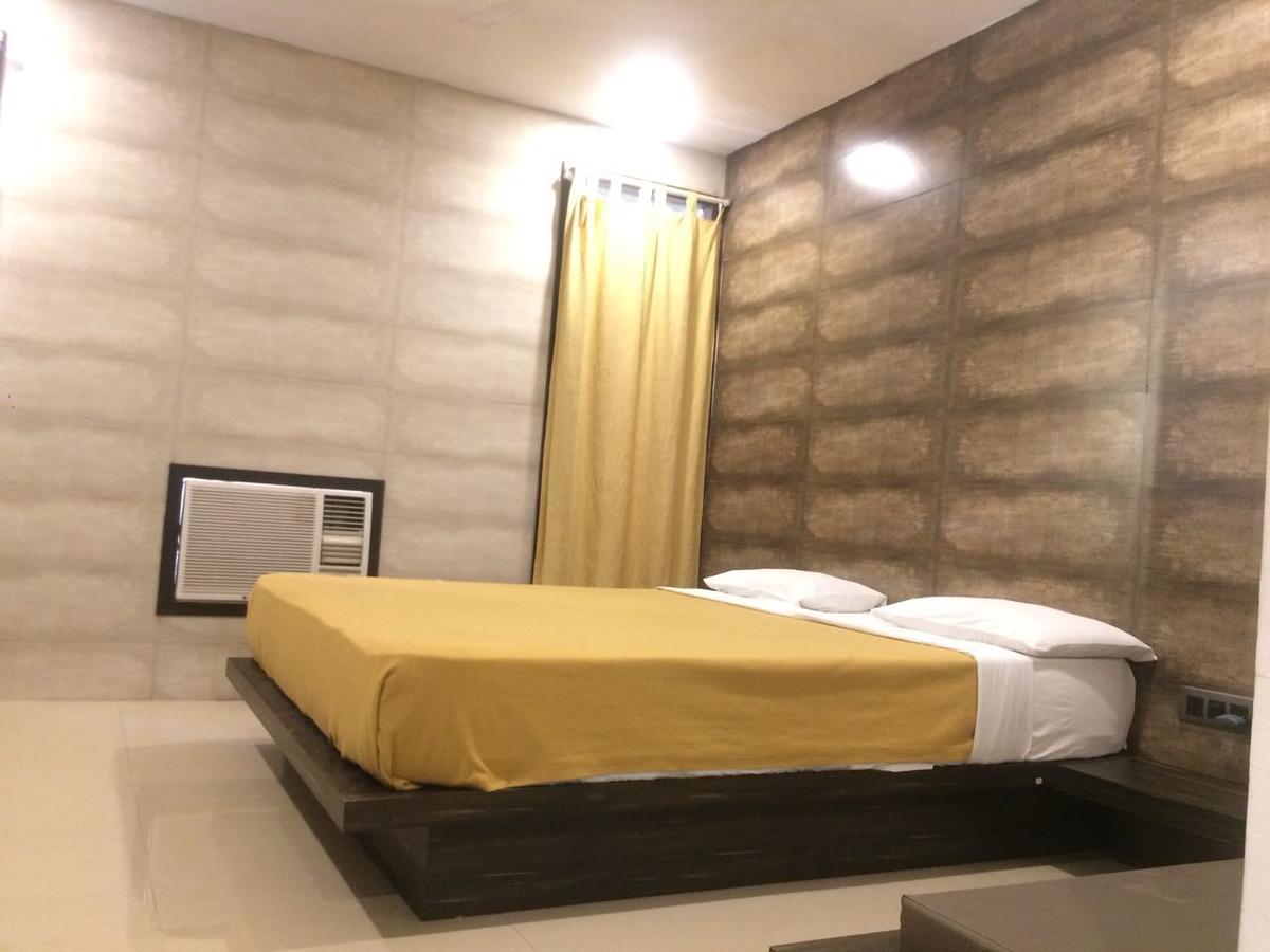 Silver Sands Beach Resort Daman Luaran gambar