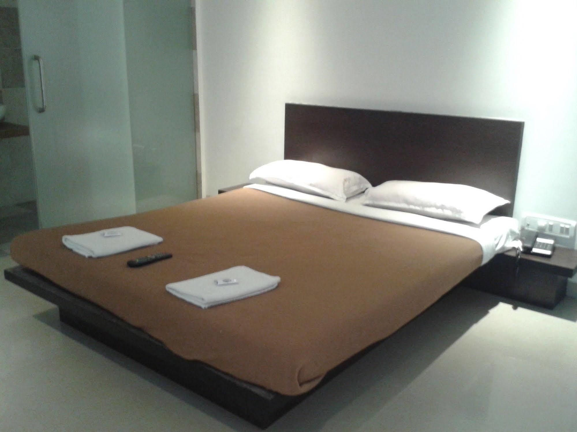 Silver Sands Beach Resort Daman Luaran gambar