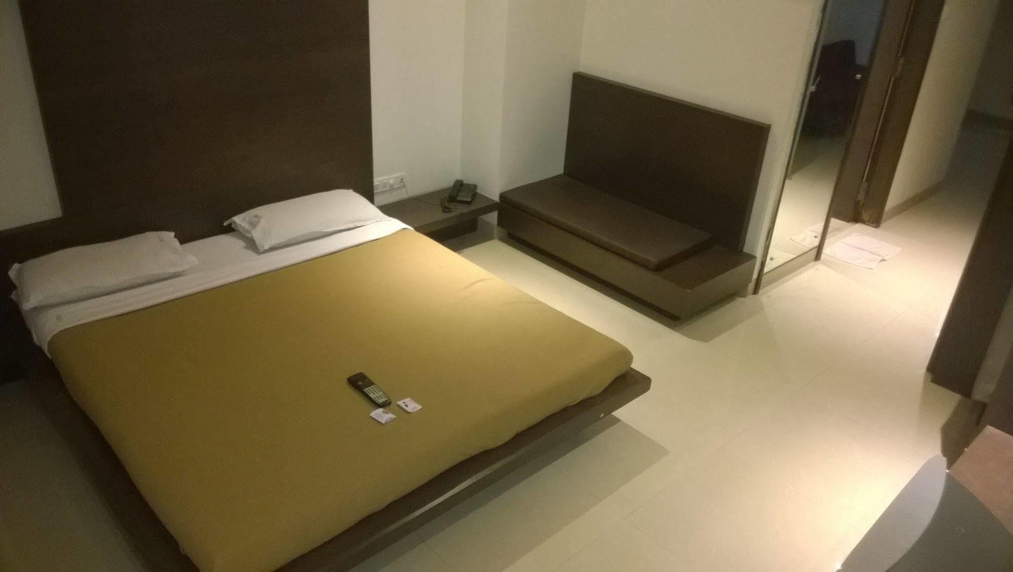 Silver Sands Beach Resort Daman Luaran gambar