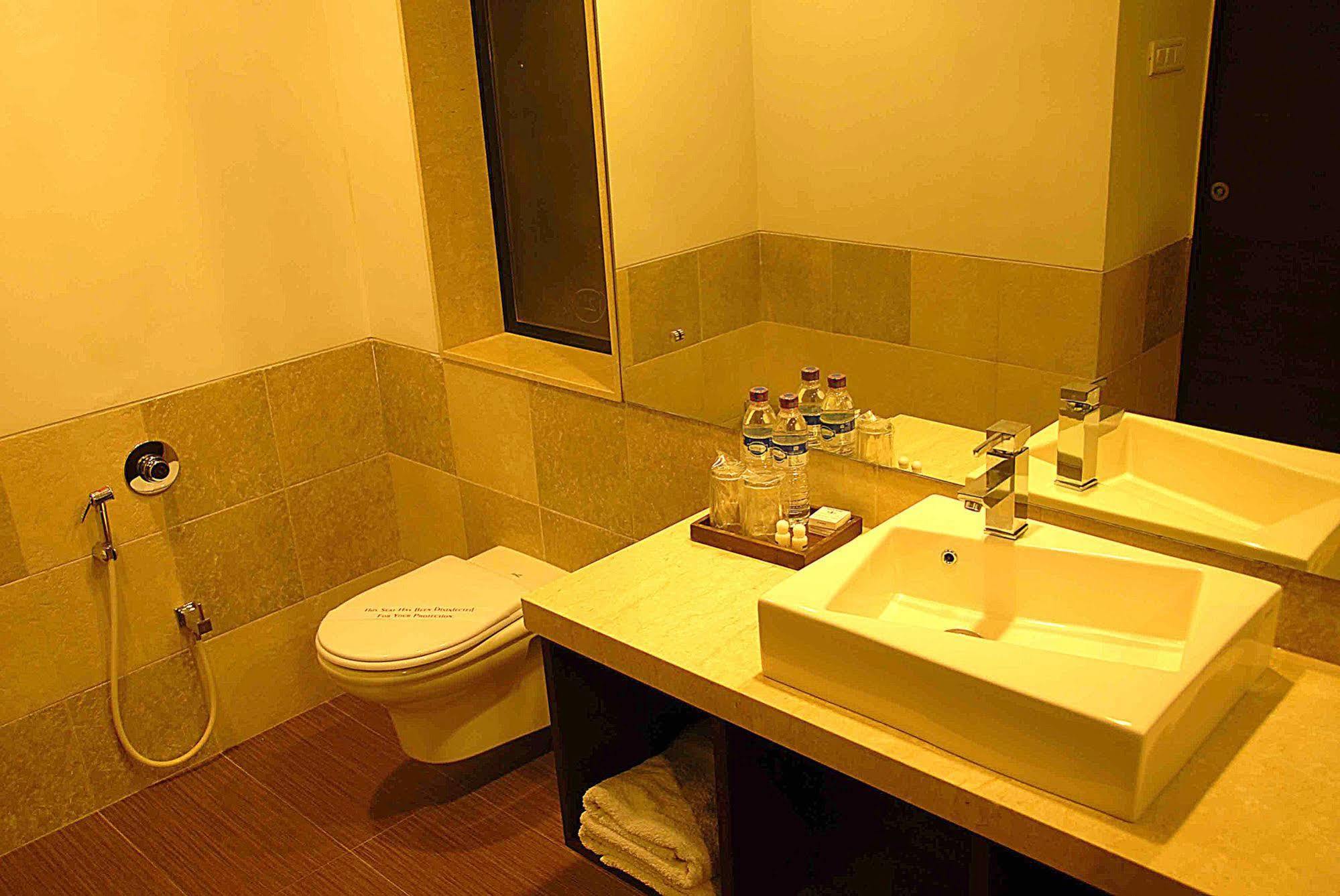 Silver Sands Beach Resort Daman Luaran gambar