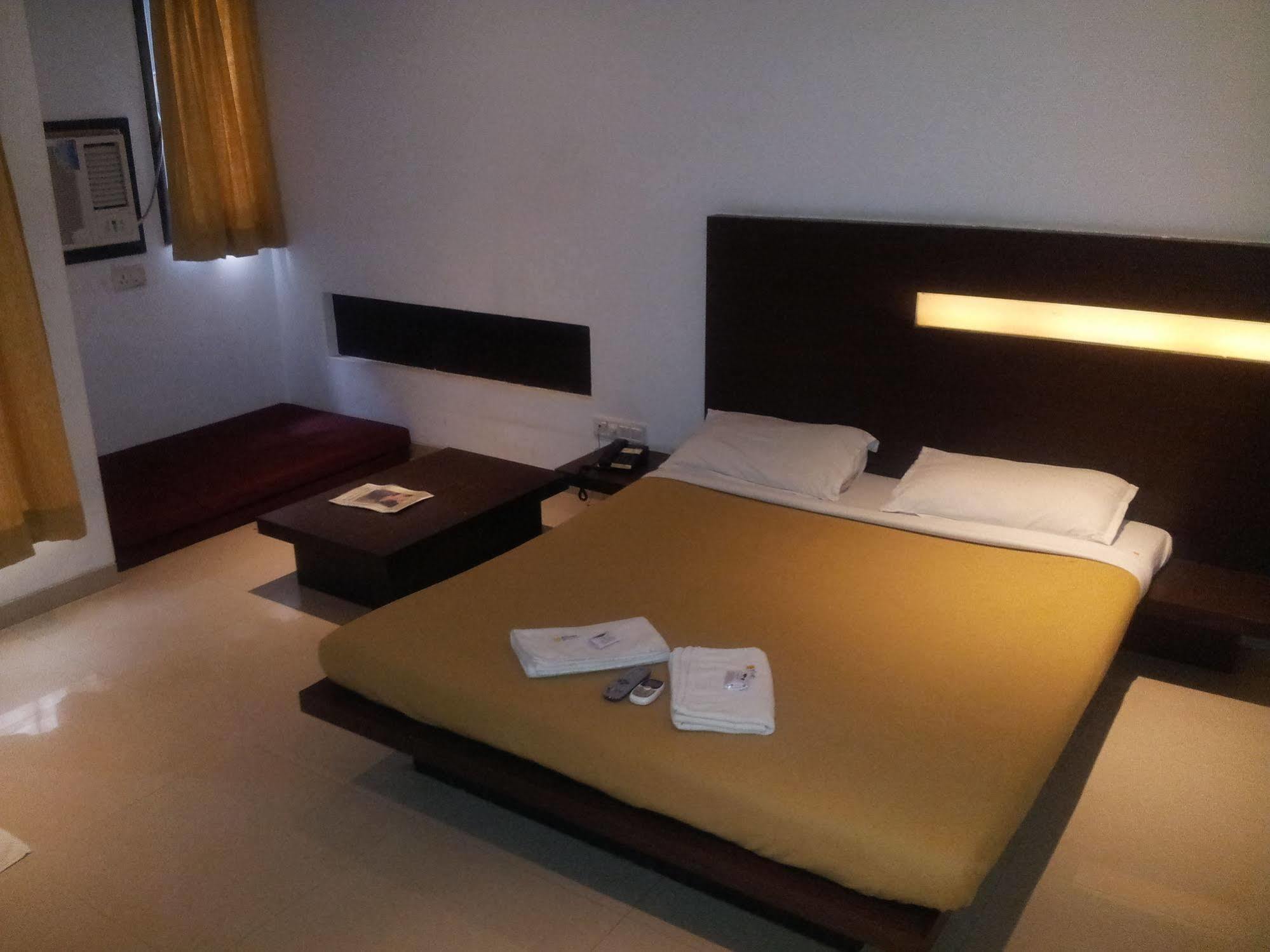 Silver Sands Beach Resort Daman Luaran gambar