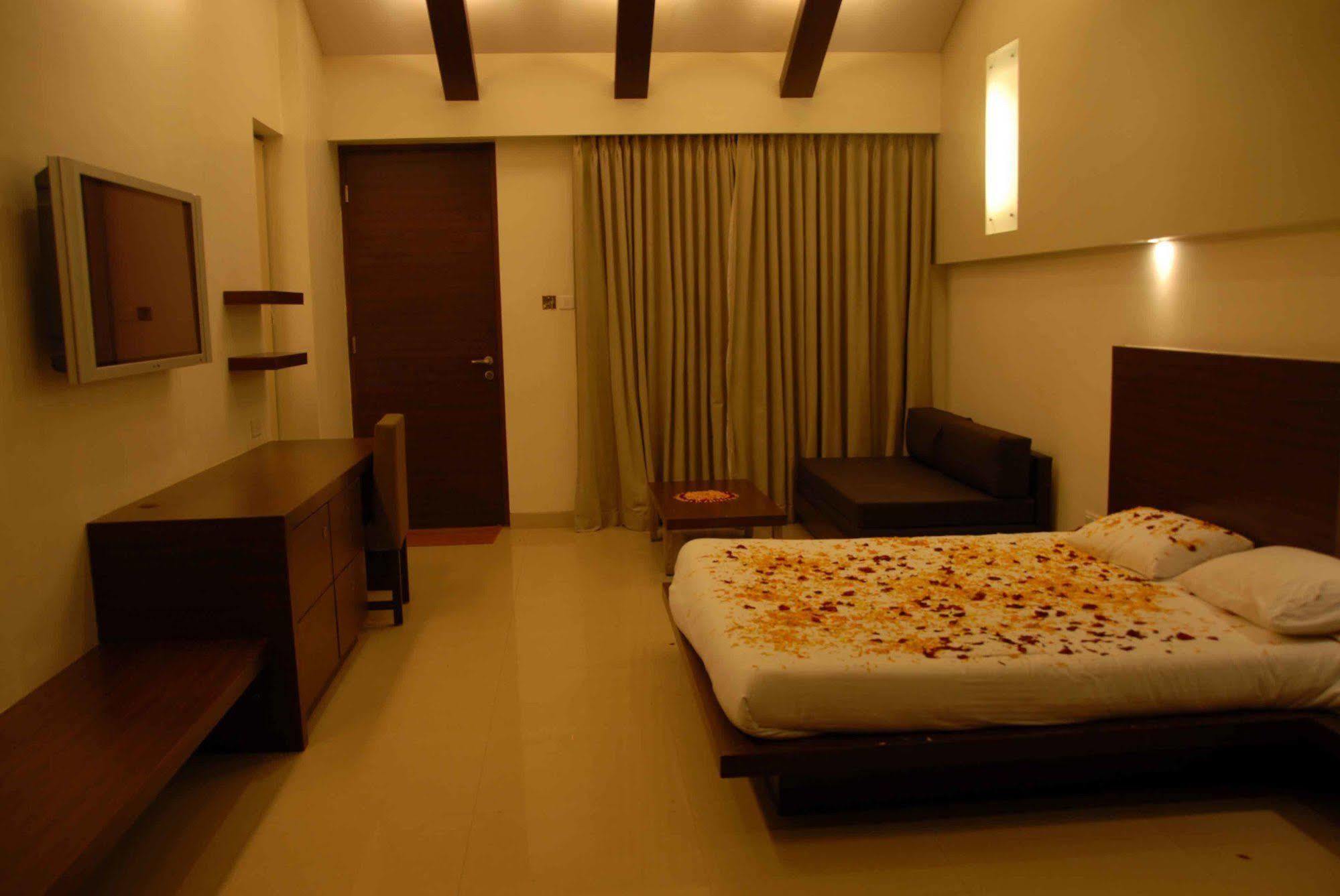Silver Sands Beach Resort Daman Luaran gambar