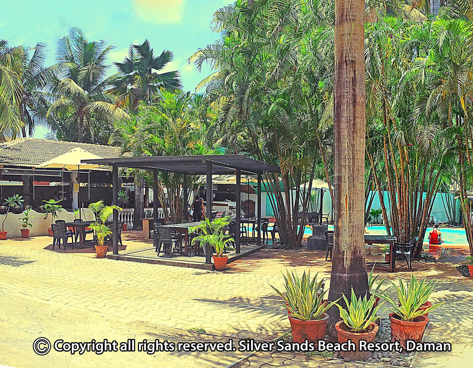 Silver Sands Beach Resort Daman Luaran gambar