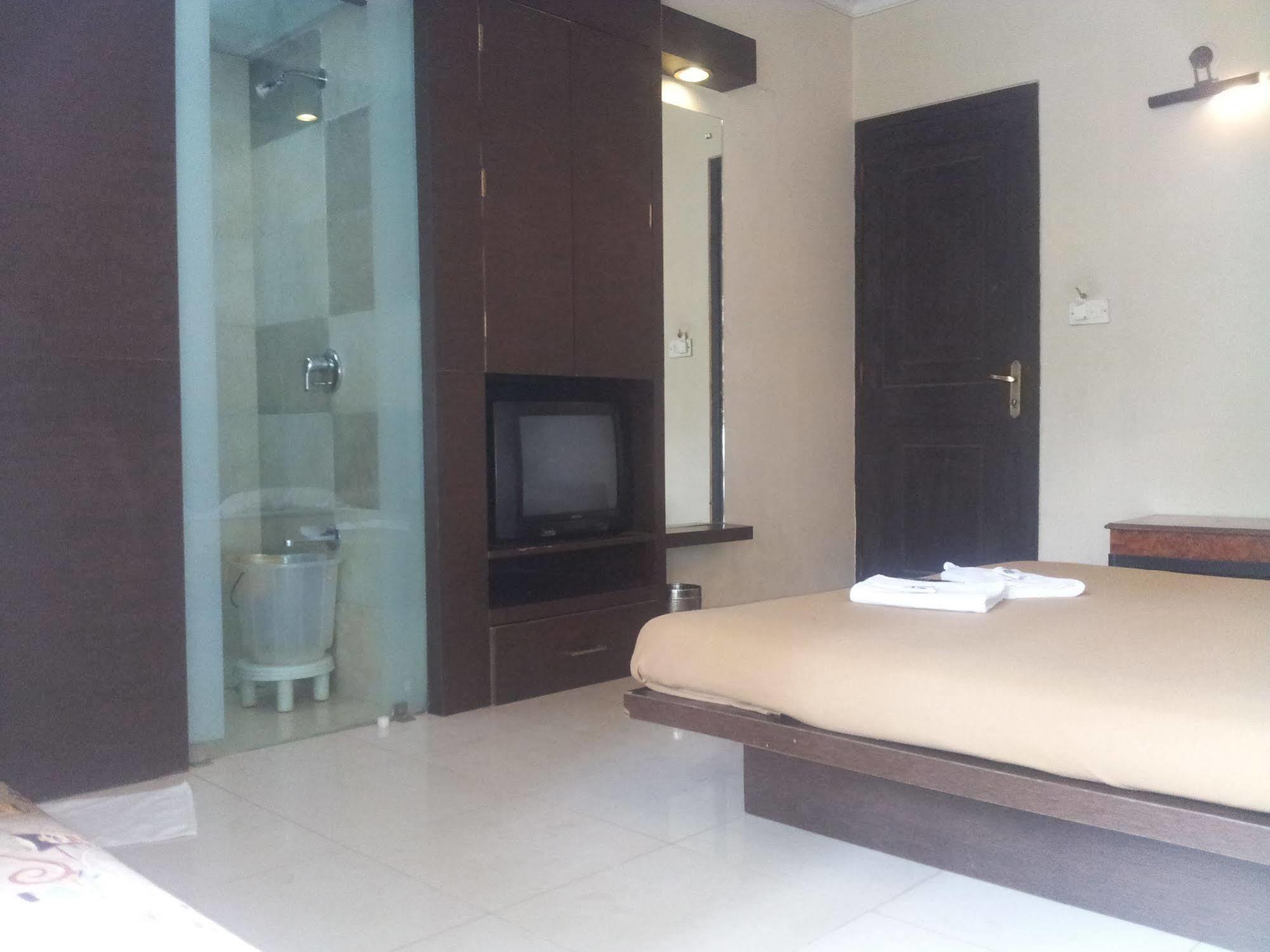 Silver Sands Beach Resort Daman Luaran gambar